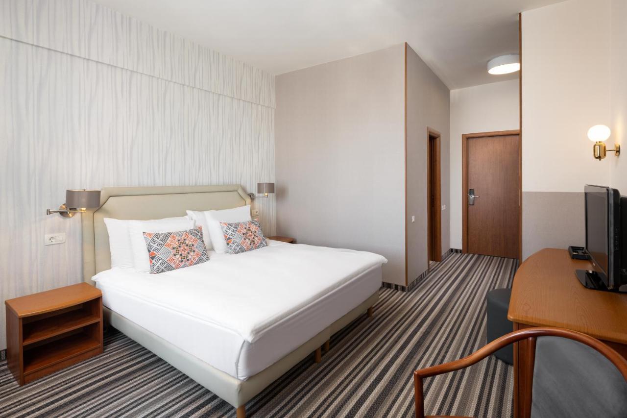 เมอร์เคียว ซิบิวแอร์พอร์ต Hotel ซีบิว ภายนอก รูปภาพ